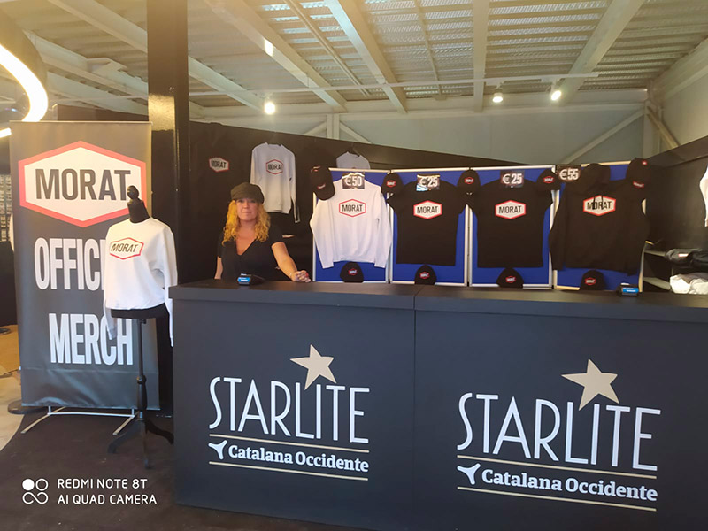 Equipo MaitincMerch en montaje de stand Starlite